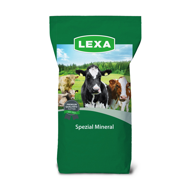 LEXA Spezial Mineralfutter für Kühe Sack mit Spezial Mineralfutter für Kühe von der Marke LEXA, grüne Verpackung mit Kühen im Hintergrund.